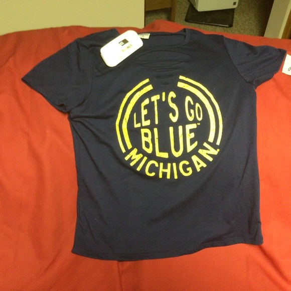 NCAA Womens MICHIGAN tshirt - Picture 1 of 3